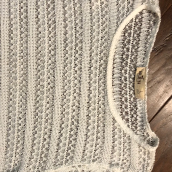 Hollister long sleeve mesh pattern shirt. - Picture 2 of 2